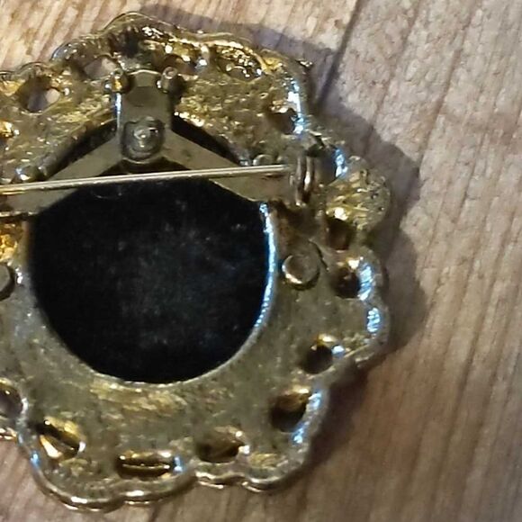 Vintage needle point brooch and matching ring - Picture 10 of 10